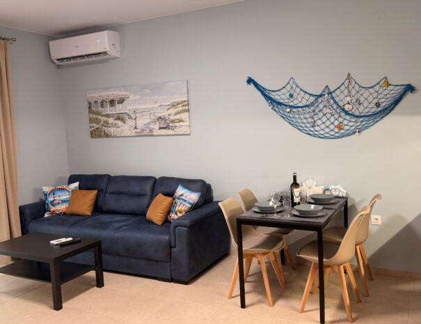 Комфортна дневна с кухненски бокс, Seaside Apartment