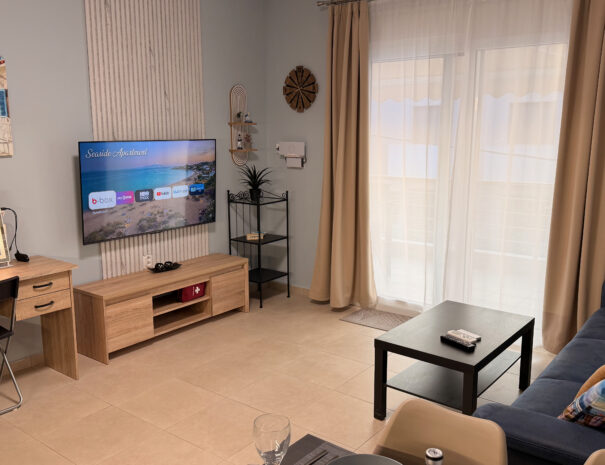 Просторна дневна с удобен диван НАНИ, Seaside Apartment