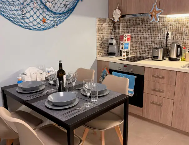 Удобна маса за хранене за 4 души, Seaside Apartment