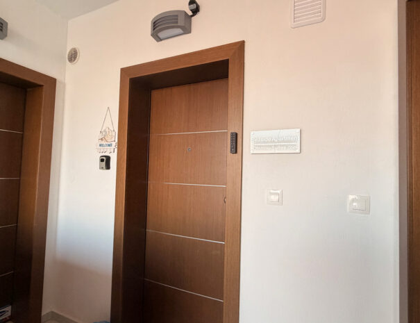 Удобен достъп с персонален пин код, Seaside Apartment
